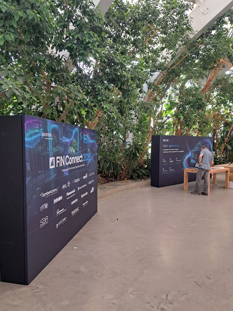 Innovative exhibition stand design: integrated structures, custom graphics and full wayfinding for J2 Innovations - 8