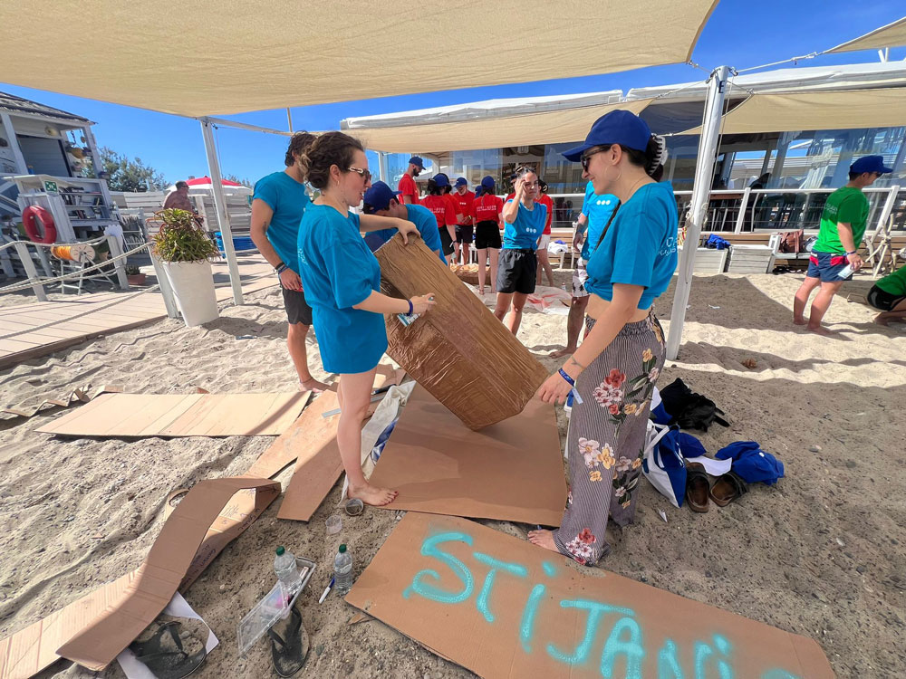 Cardboard-boating by the sea: a dynamic and engaging summer team building activity - 6