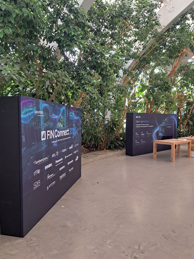 Innovative exhibition stand design: integrated structures, custom graphics and full wayfinding for J2 Innovations - 9