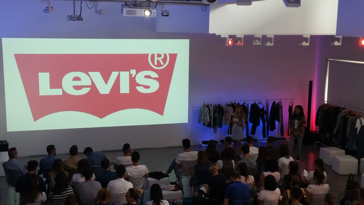 为Levis李维斯的店员们组织了提前的新品发布会 - 0