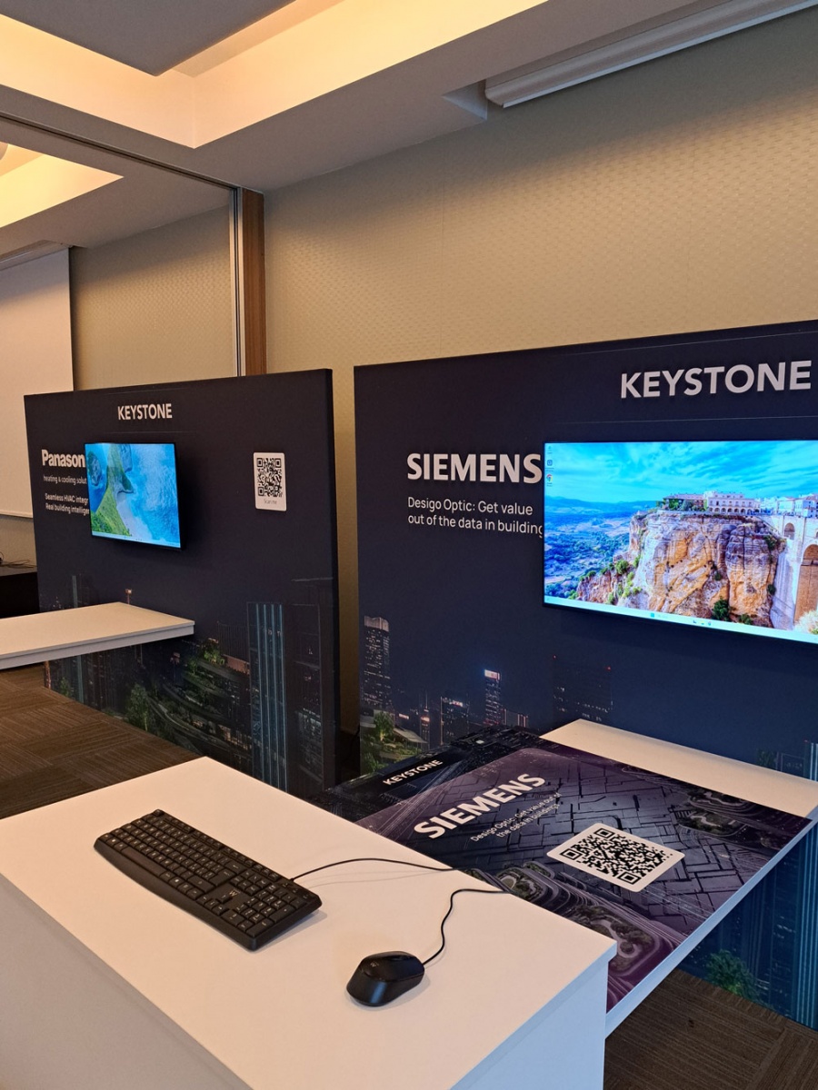 Innovative exhibition stand design: integrated structures, custom graphics and full wayfinding for J2 Innovations - 10