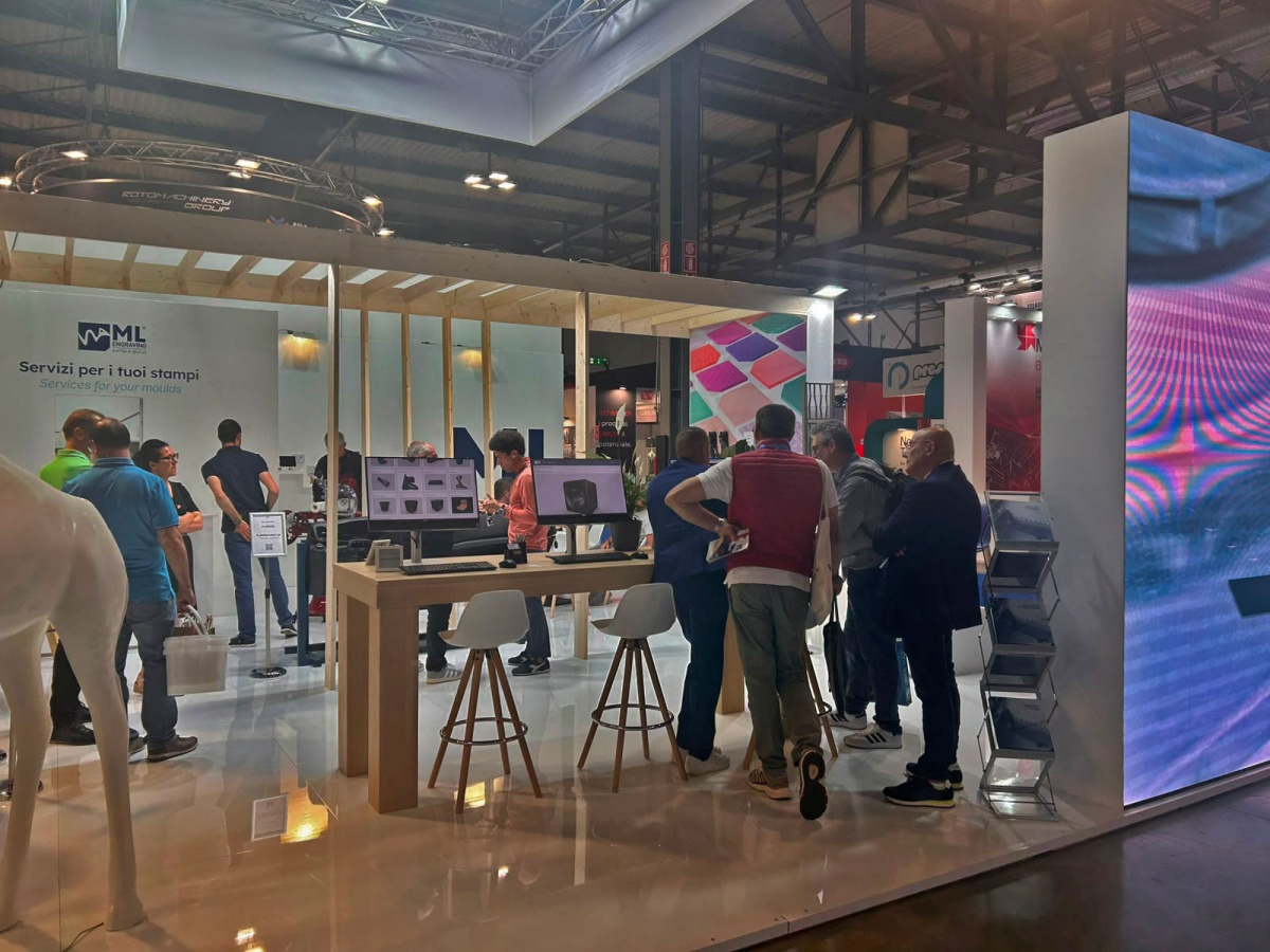 Bespoke trade show booth built like an art gallery: ML Engraving at Fiera Milano - 2