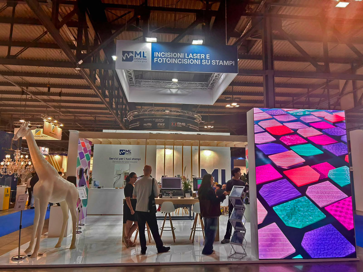 Bespoke trade show booth built like an art gallery: ML Engraving at Fiera Milano - 3