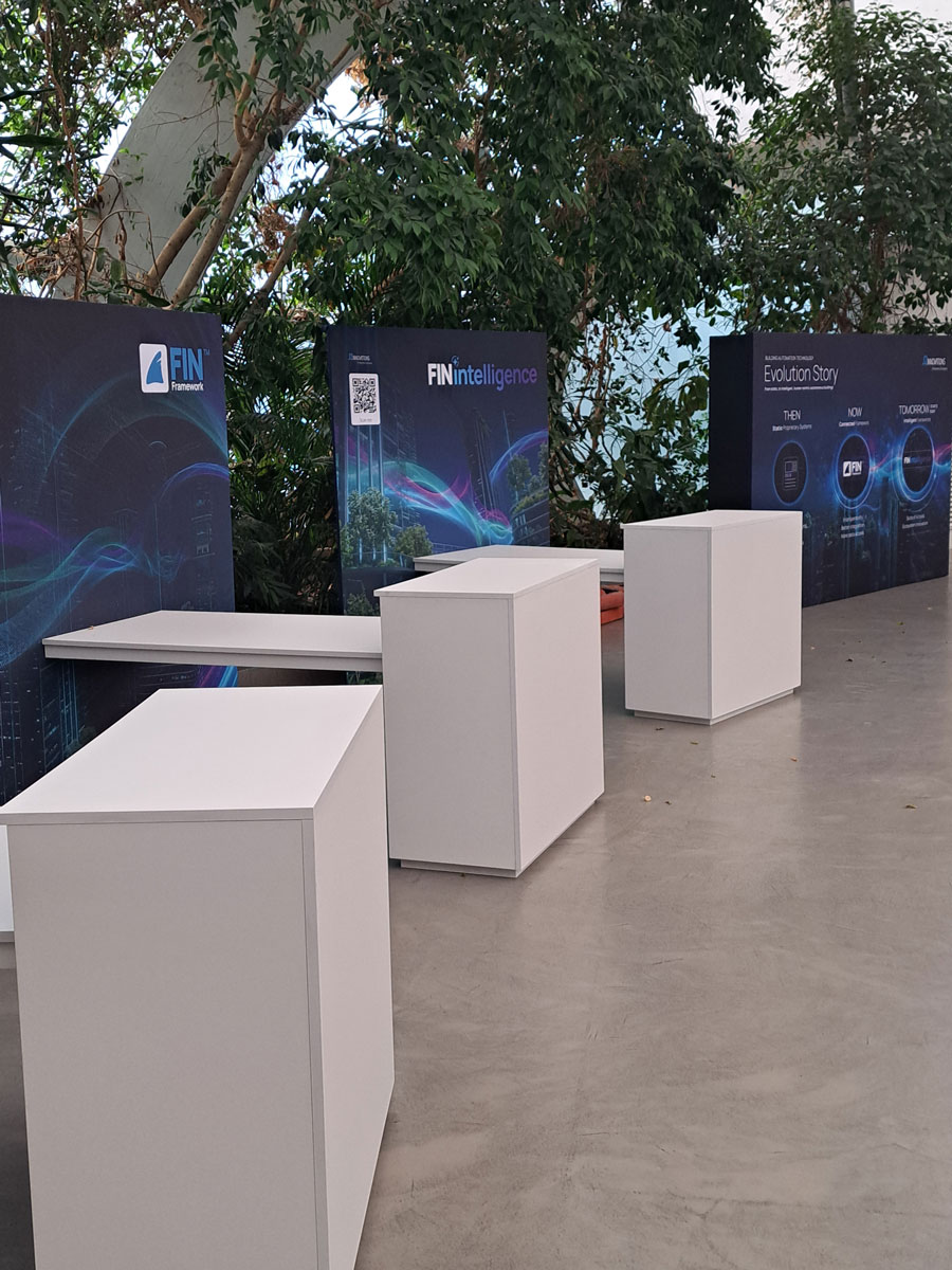 Innovative exhibition stand design: integrated structures, custom graphics and full wayfinding for J2 Innovations - 4