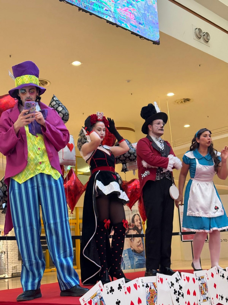 Carnival magic at Globo Shopping Mall: An immersive Alice in Wonderland experience - 6