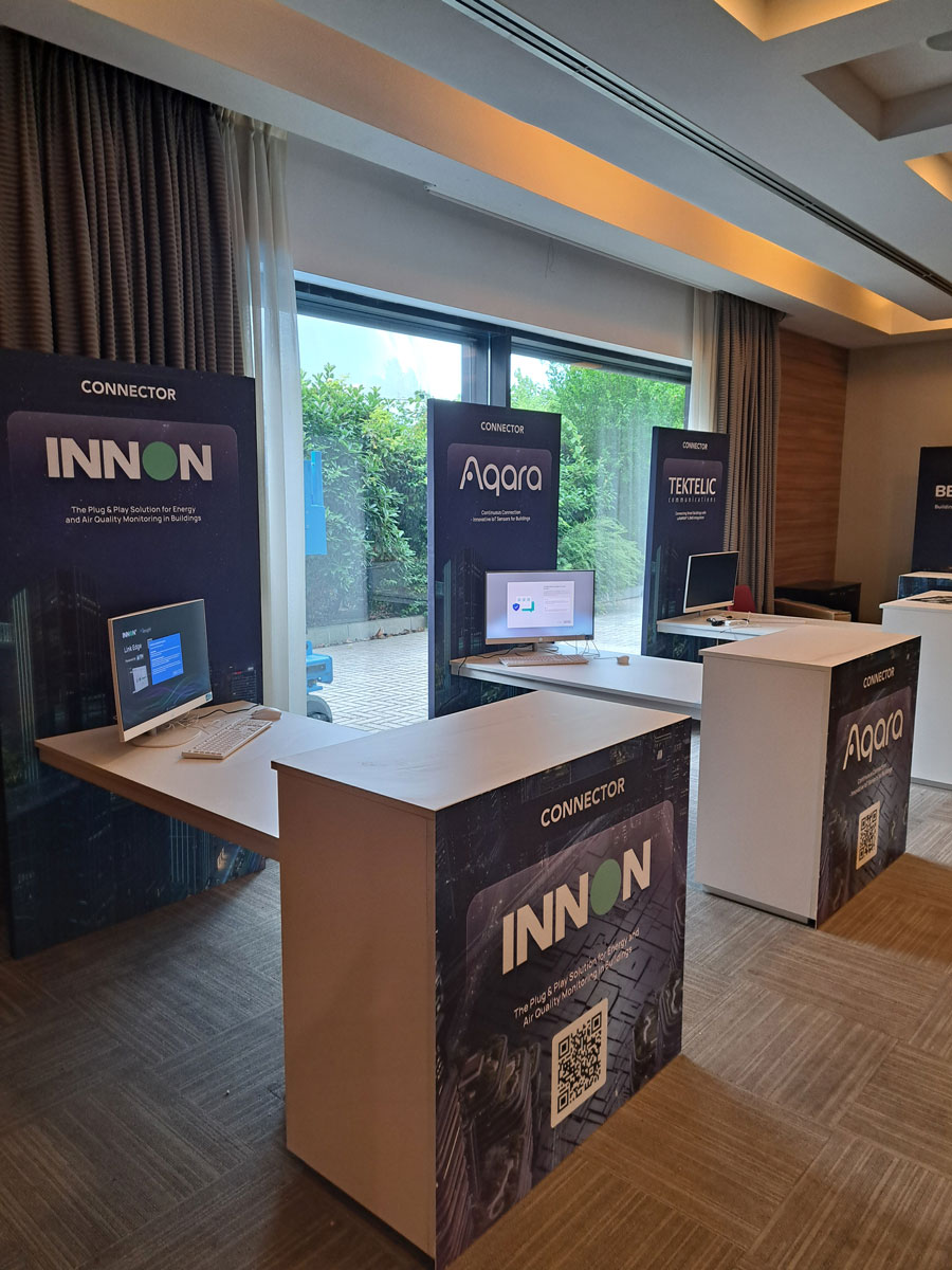 Innovative exhibition stand design: integrated structures, custom graphics and full wayfinding for J2 Innovations - 3