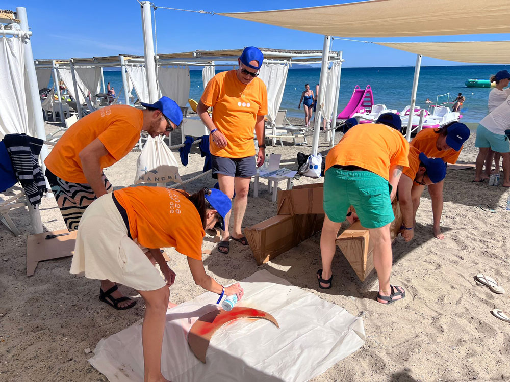 Cardboard-boating by the sea: a dynamic and engaging summer team building activity - 4