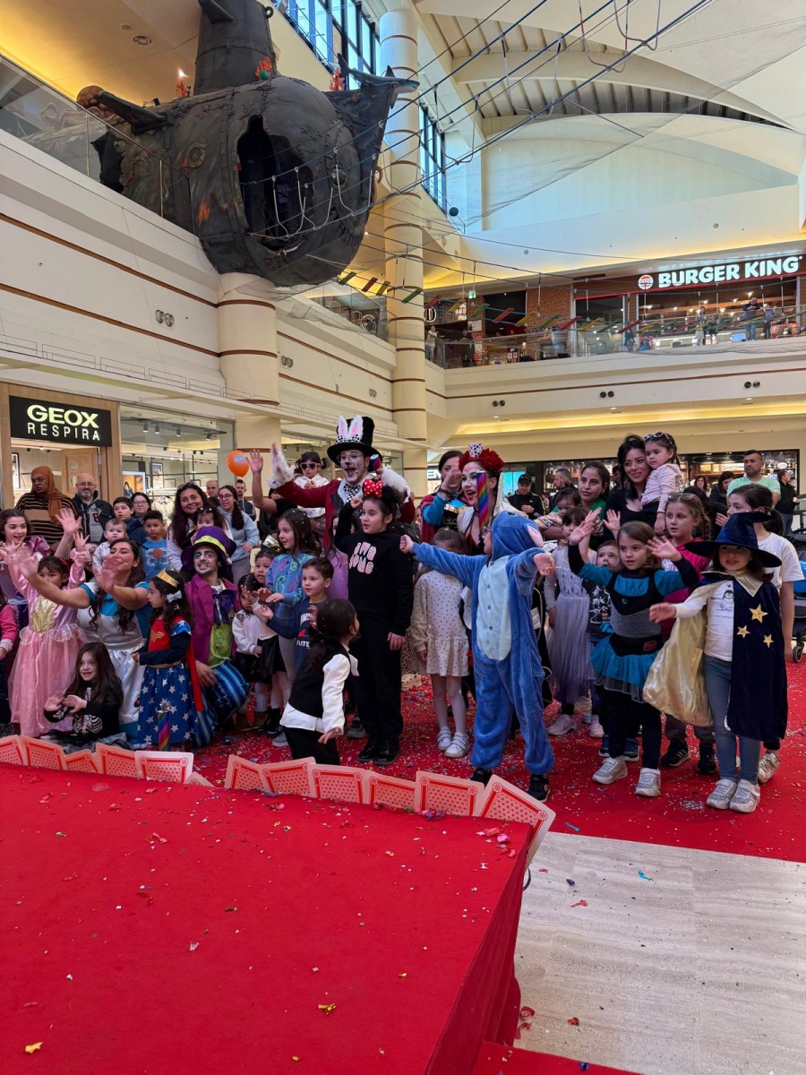 Carnival magic at Globo Shopping Mall: An immersive Alice in Wonderland experience - 4