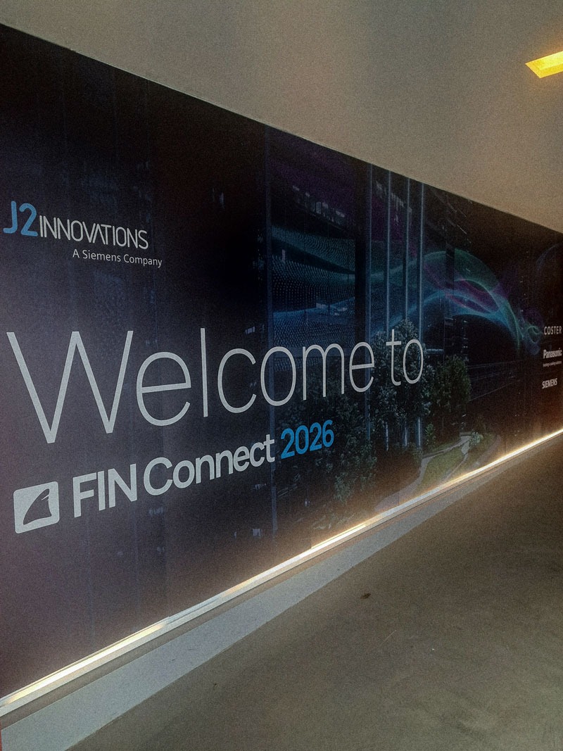 Innovative exhibition stand design: integrated structures, custom graphics and full wayfinding for J2 Innovations - 0