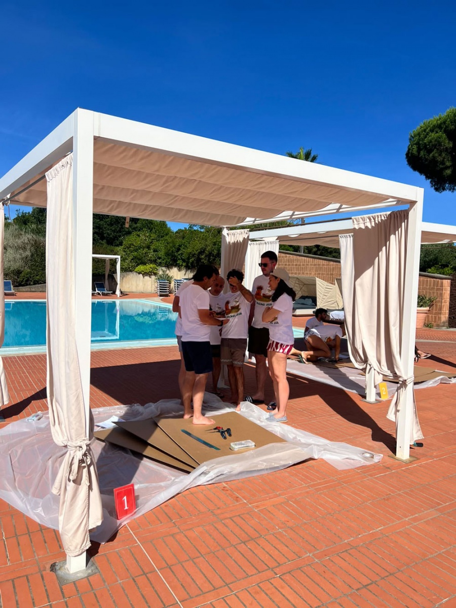 CBRE’s summer incentive in Tuscany with a carton boat competition and a visit to a local winery - 7