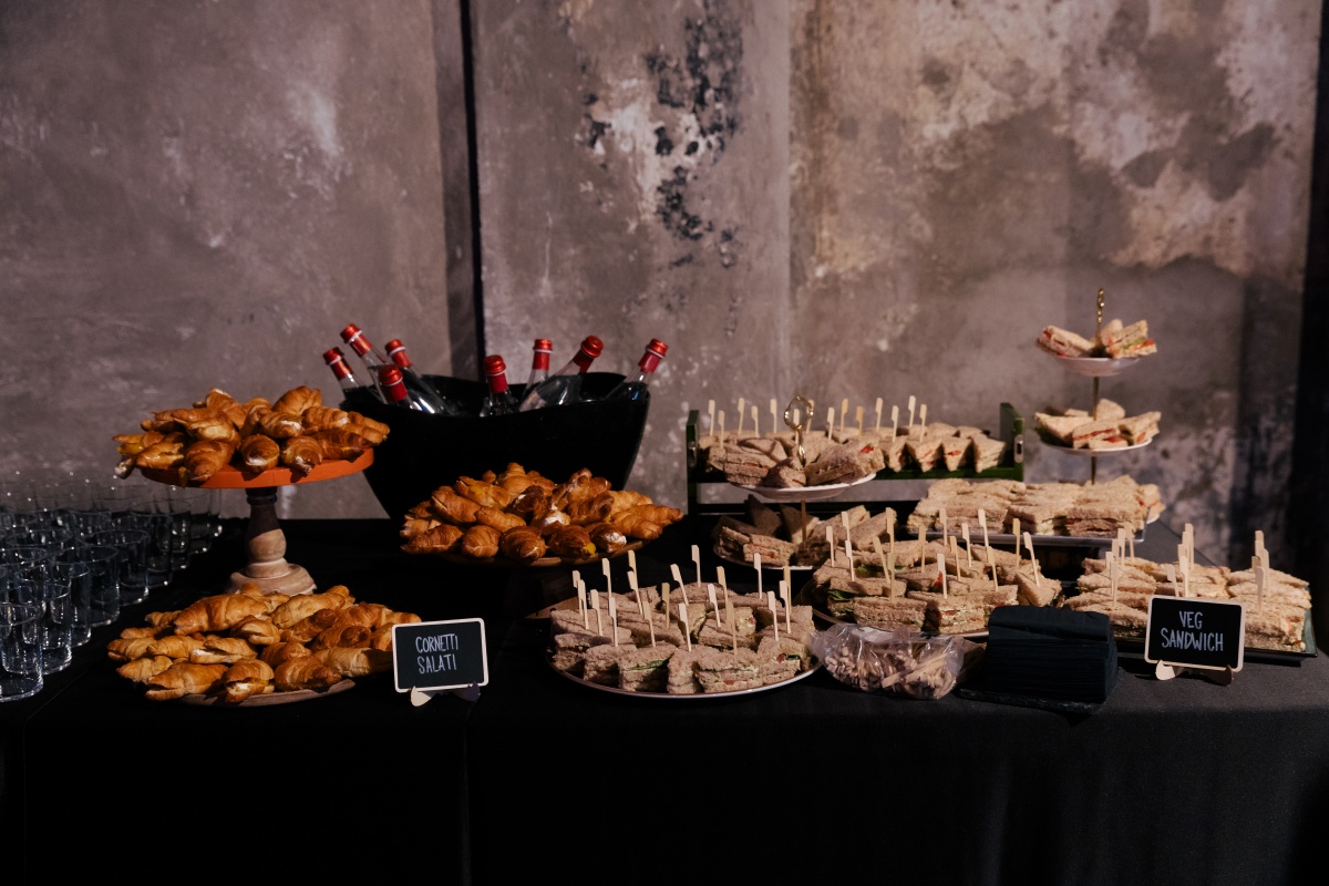 Gala Night in Milan: Post-Industrial Hollywood-Style Convention“ - 20