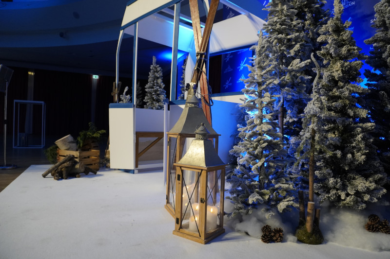 Saint-Gobain 2026 company kick-off: mountain-themed creative décor in Milan - 8