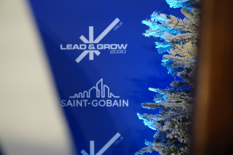 Saint-Gobain 2026 company kick-off: mountain-themed creative décor in Milan - 16