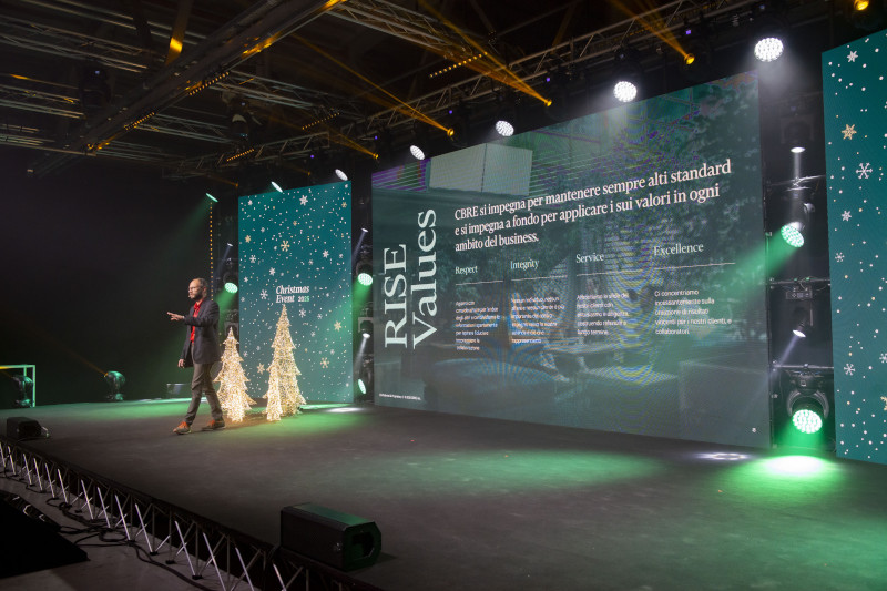 CBRE's first Christmas party in Milan was a resounding success - 8