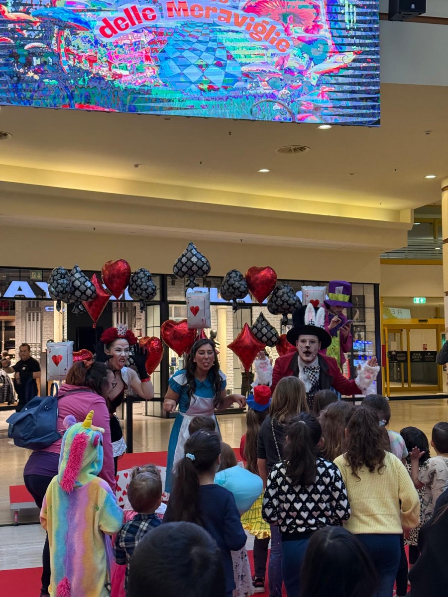 Carnival magic at Globo Shopping Mall: An immersive Alice in Wonderland experience - 3