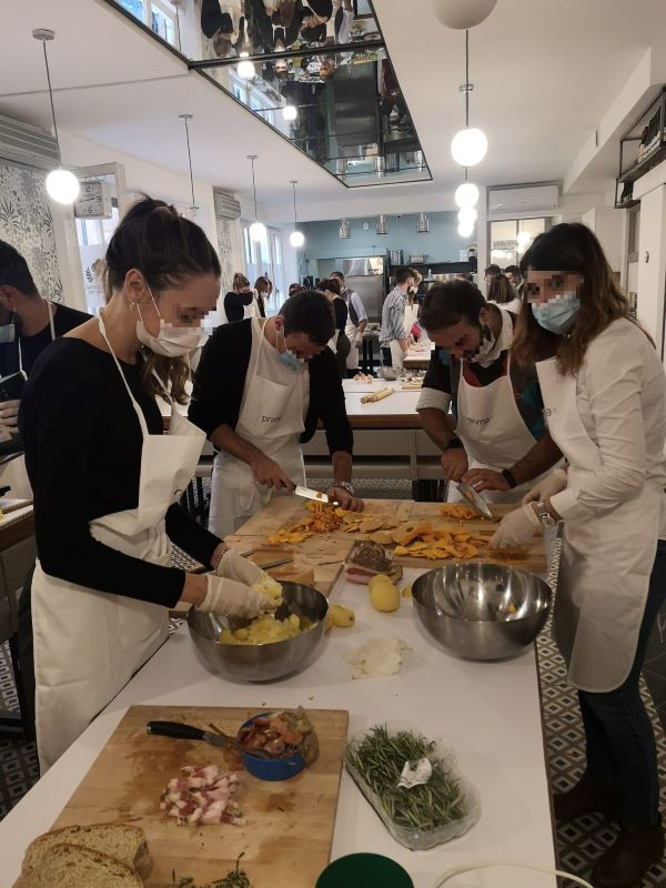 Team cooking for Prima Assicurazioni - 2