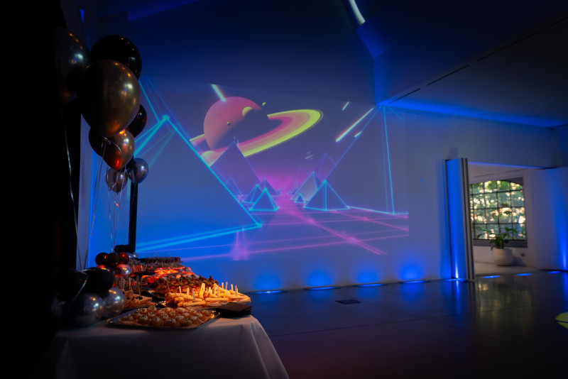 60th birthday party planning in a modern total white venue in Milan - 7