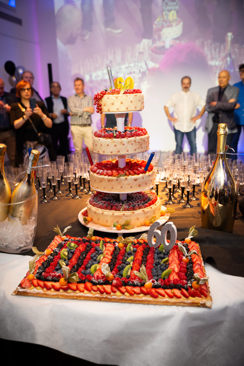 60th birthday party planning in a modern total white venue in Milan - 6