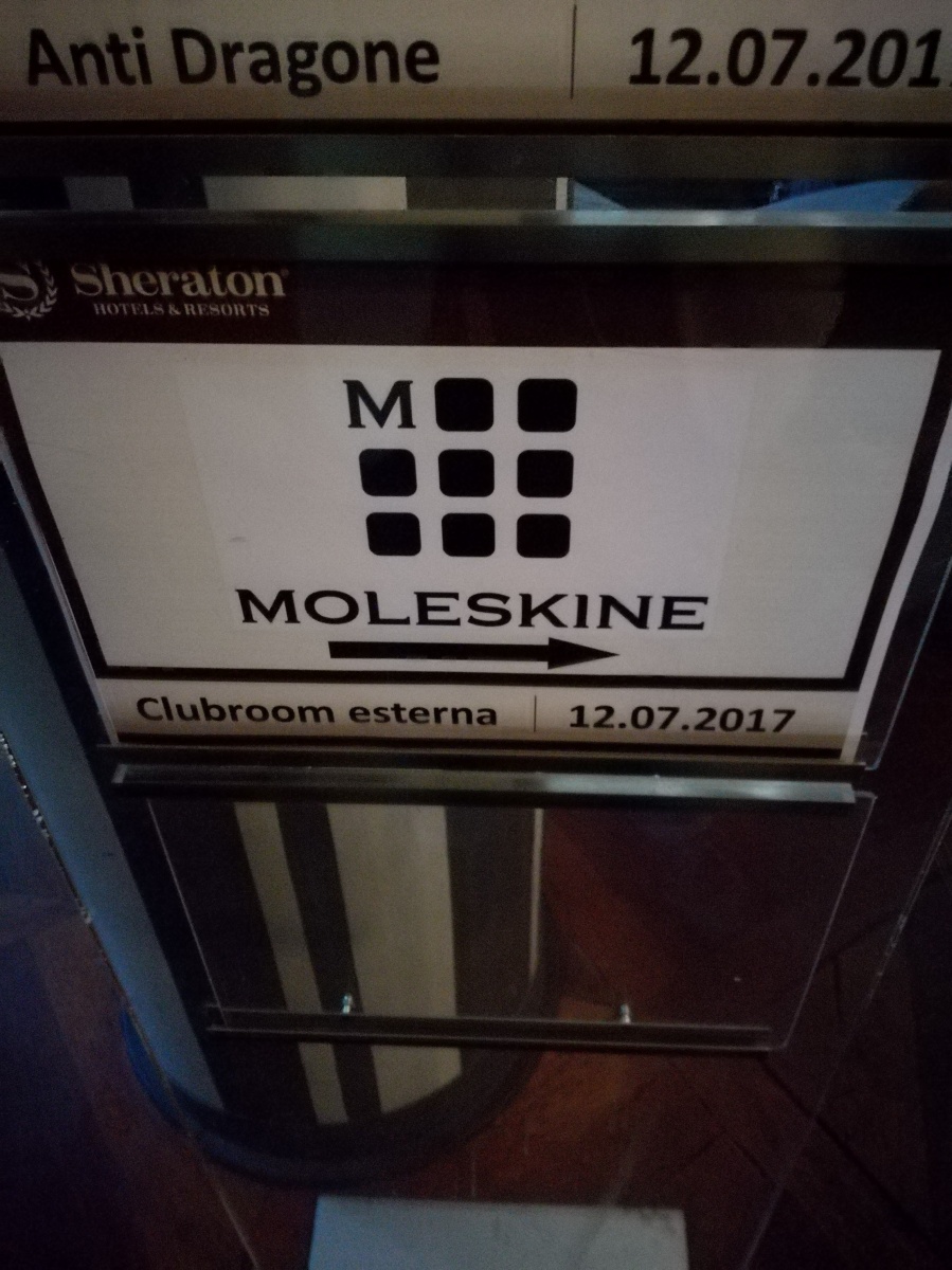 在米兰的市中心的一家历史悠久的著名酒店为Moleskine公司组织战略会议 - 0