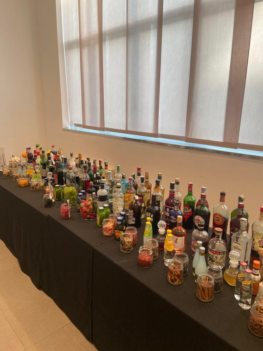 Summer Team Building: Cocktail Challenge and Enchanting Rooftop Dinner Captivate Attendees - 4