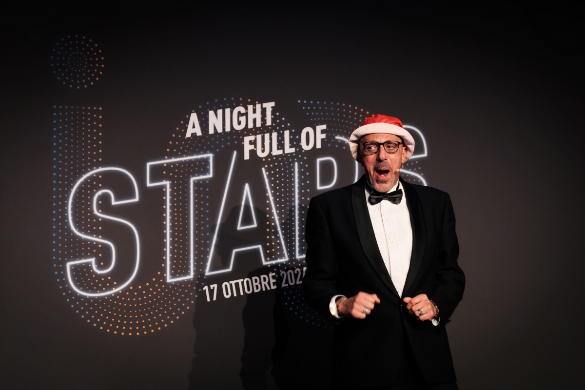 Gala Night in Milan: Post-Industrial Hollywood-Style Convention“ - 15