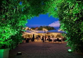 We planned a corporate event for Espo&Cartotec at a historic venue on the outskirts of Milan. We found an exquisite space, combining class, elegance and prestige while staying within the client's budget