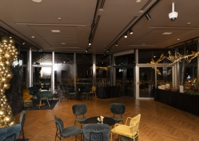 Exclusive rooftop in Milan for a private birthday, featuring bespoke catering, decor and photography.