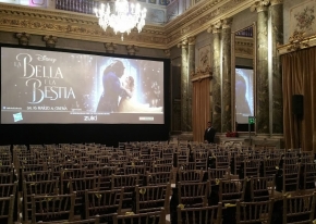 我们在宫殿中为迪斯尼公司举办电影“美女与野兽”的意大利首映