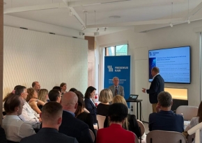 Organisation of the closing cocktail for a pharmaceutical convention in an exclusive venue with a terrace and refined apericena