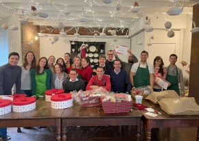 A Christmas team-building event by creating gift baskets and homemade dishes with a chef. A perfect blend of history, luxury, and group activities for unforgettable memories.