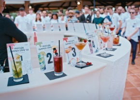 A luxury Sardinian resort with a conference centre, a private beach and seaside team building activities: the perfect incentive for 250 participants combining elegance, engaging activities and impeccable organisation.