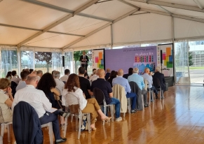 To organise a large event at the Nutkao factory, we erected a huge marquee in the company car park.