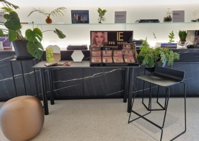 IE TRENDS chose Milan for the launch of its new products. Thanks to Smart Events, the brand organized a press day giving the opportunity to try them directly on the skin.