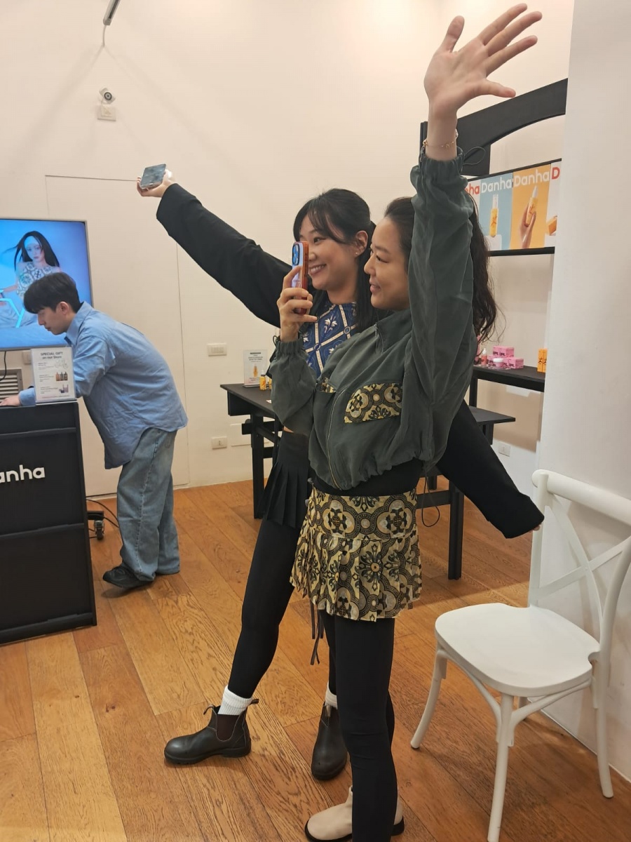 Fashion and beauty pop-up store in Milan: Maison Danha and the Zeffy line on Via Moscova - 20