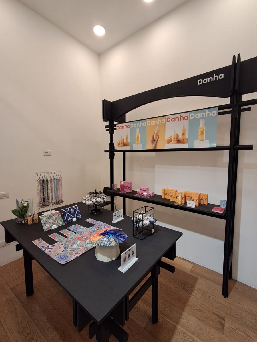 Fashion and beauty pop-up store in Milan: Maison Danha and the Zeffy line on Via Moscova - 1